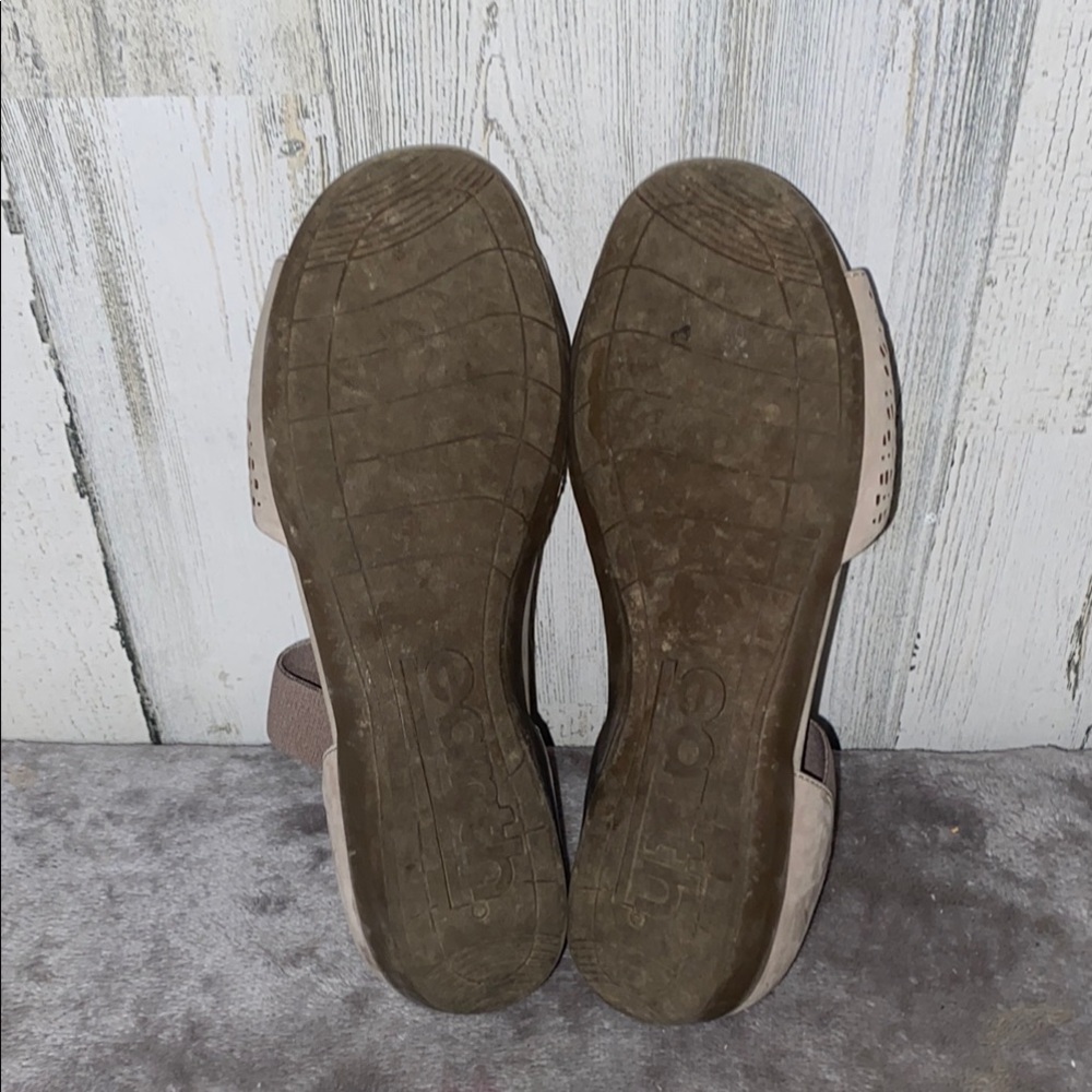 0516 Women's Earth Alder Amoaa Taupe Leather Sandals - Picture 8 of 9